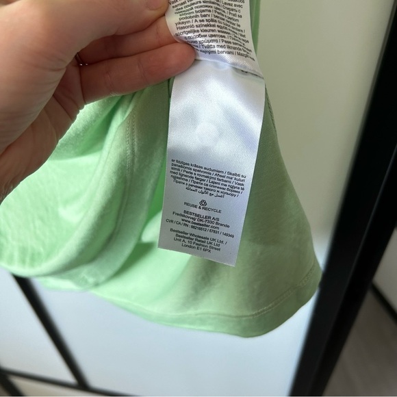 [XL] Vero Moda NWT Women’s Lime Green V-Neck Short Sleeve Tee - Picture 13 of 13